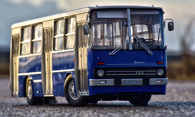 Autó: Kedves fotókon pózol ez a 2,5 év alatt nem kis pénzből megépített miniatűr Ikarus busz