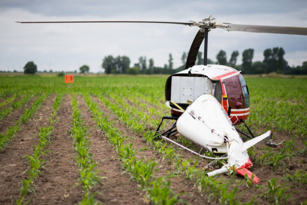 Autópályára zuhant a helikopter