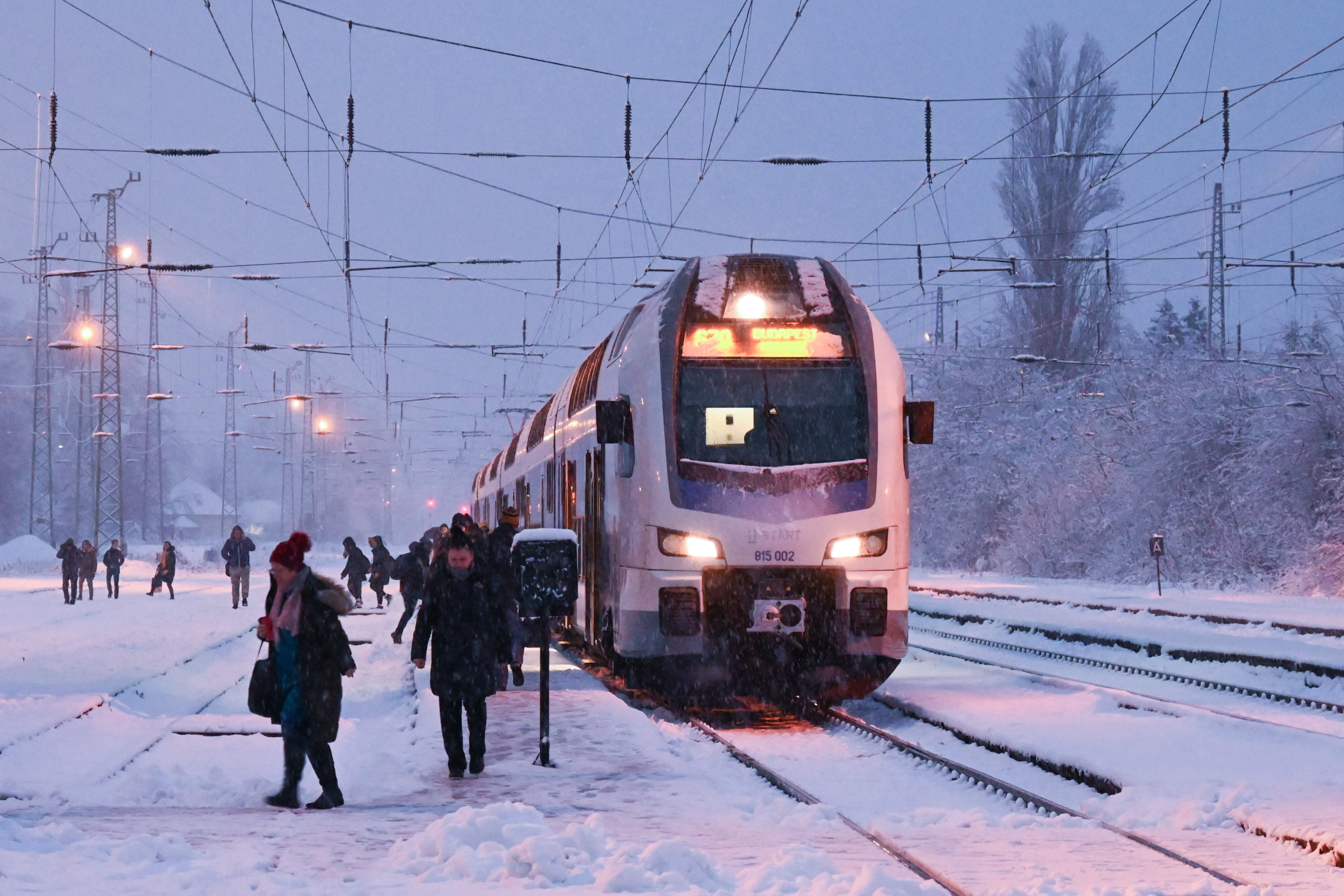 Az ünnepi időszakban változik a vonatok és a buszok közlekedési rendje