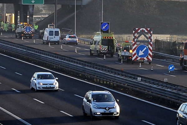 Baleset miatt megállították a forgalmat az M5-ösön Kunszállásnál Röszke felé