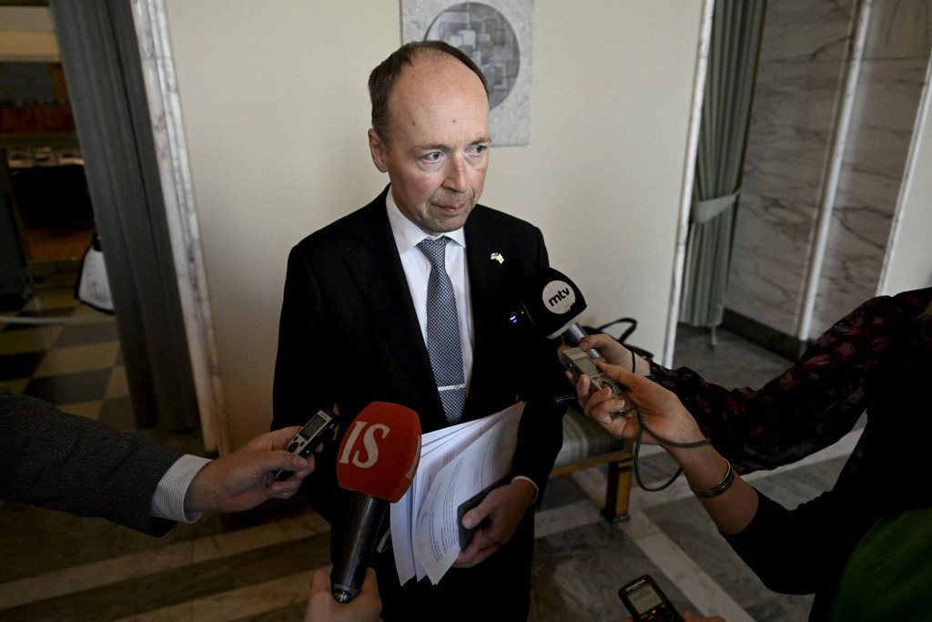 A finnek Jussi Halla-aho parlamenti elnöke sajtónyilatkozatot adott a médiának a 2023. szeptember 8-i helsinki finn parlamenti kormány bizalmi szavazása után