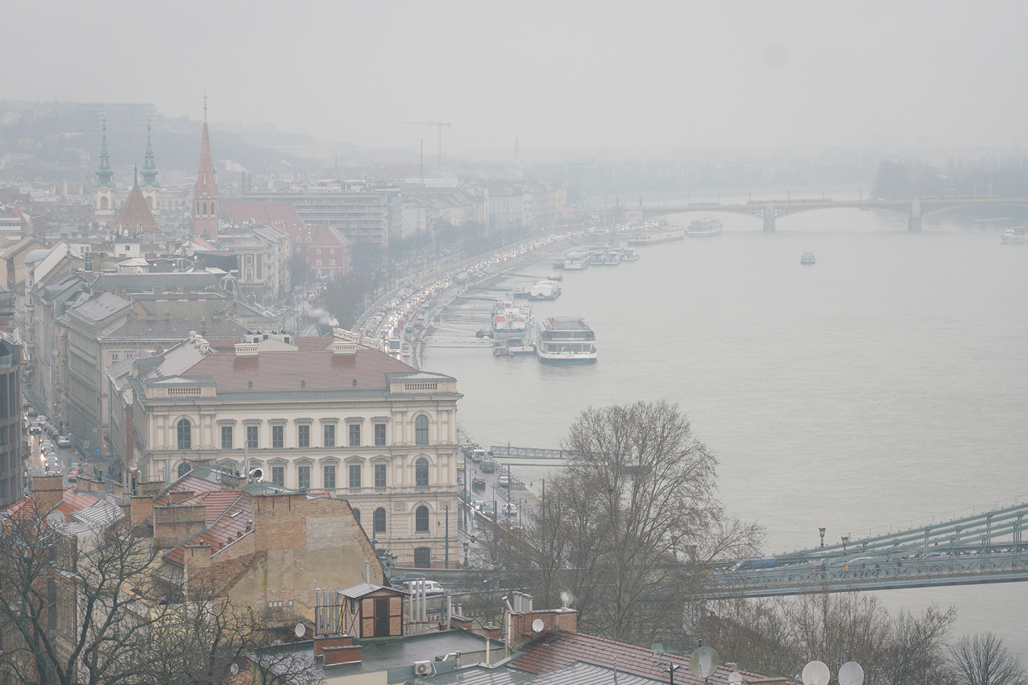 Enyhe idővel búcsúzik az év