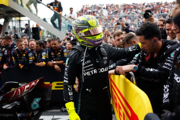 Hamilton támogatja a fordított rajtrácsos F1-es sprinteket