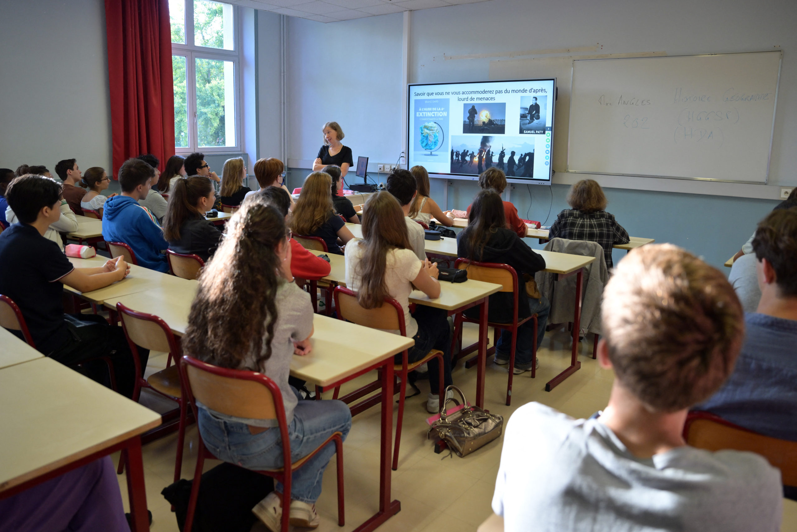 Január elsejétől emelkedik a pedagógusok bére