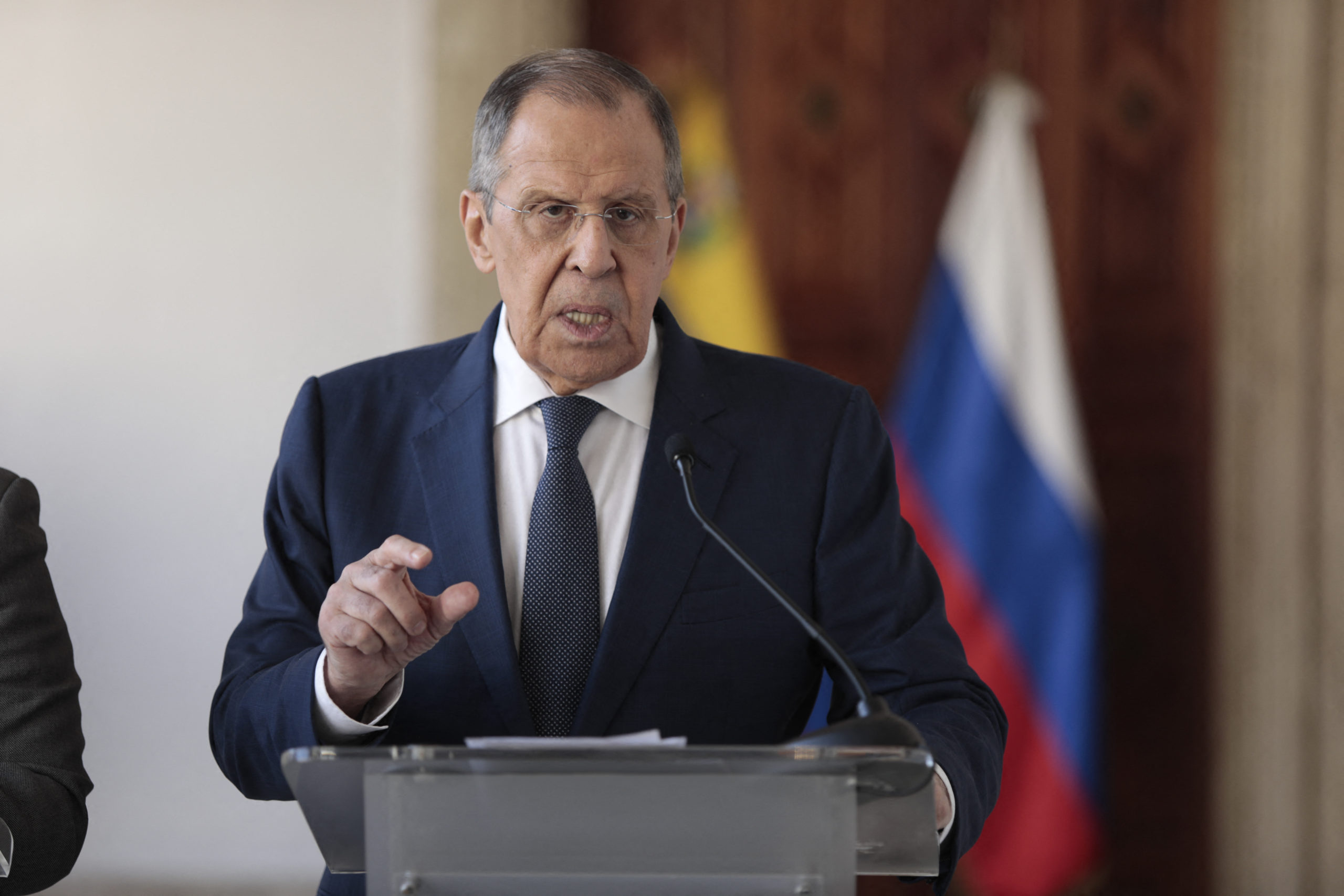 Lavrov: veszélyes elképzelés az ukrán F-16-osok NATO-bázisokon való állomásoztatása