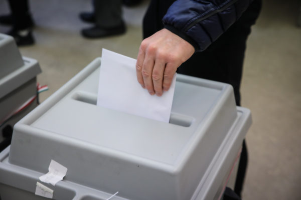 Ma tartják az előrehozott parlamenti választást Szerbiában