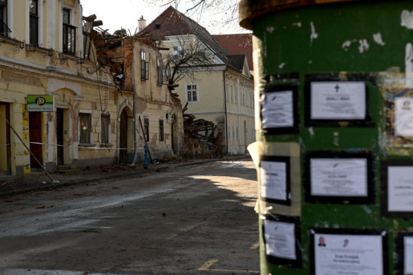 Magyarország kormánya egy húsz tantermes iskolát adományoz Petrinjának