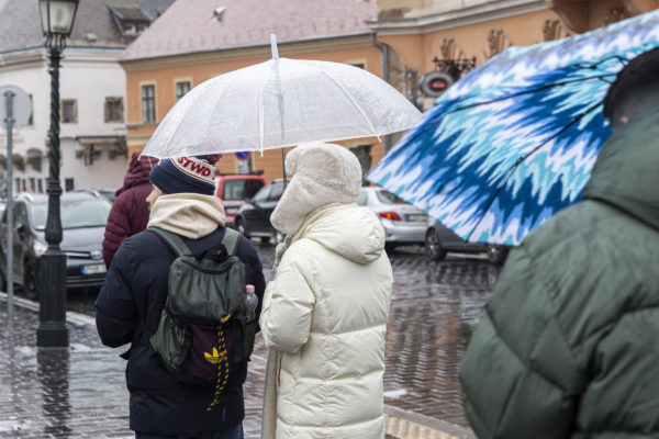 Pusztító mennyiségű eső dől a nyakunkba