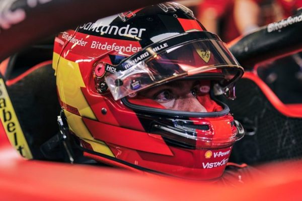 Sainz nem elégedett a Ferrari F1-es ajánlatával