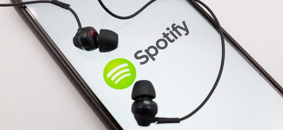 Tech: Elcsípték működés közben a Spotify mesterséges intelligenciáját, amely pár szóból teljes lejátszási listákat hoz létre