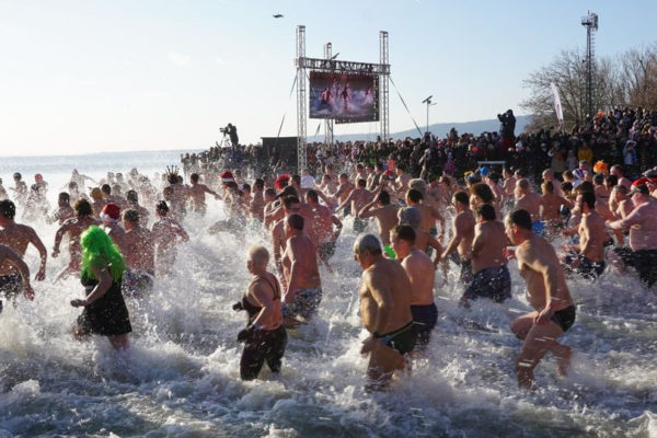 Újévkor így mártózhat meg a Balatonban