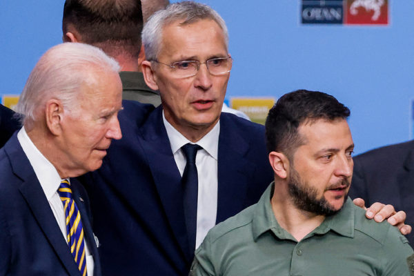 Zelenszkij, Biden és Stoltenberg lett a célpont a lőtéren