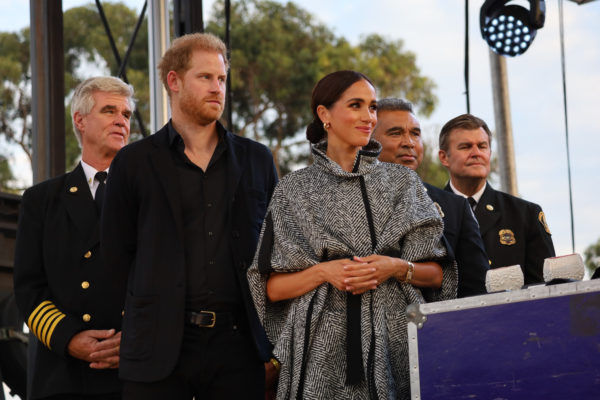 Brutálisan kigúnyolták a brit királyi családot, a Golden Globe díjátadón, II. Erzsébetet is megsértették?