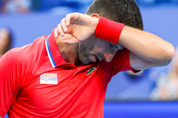 Djokovic hiába panaszkodott sérülésre, nem kapott ápolási időt