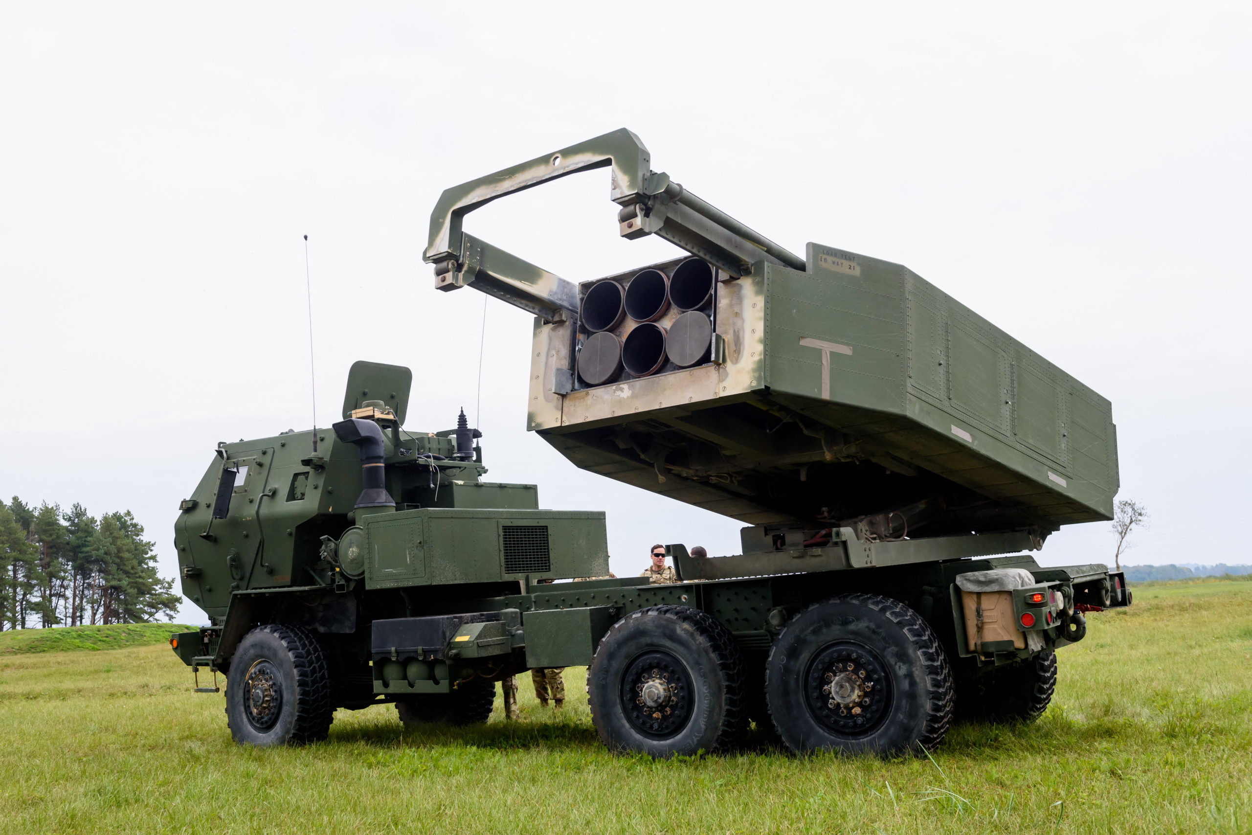 Így működik éles bevetésen a pusztító Himars-rakétavető az ukrán fronton + VIDEÓ