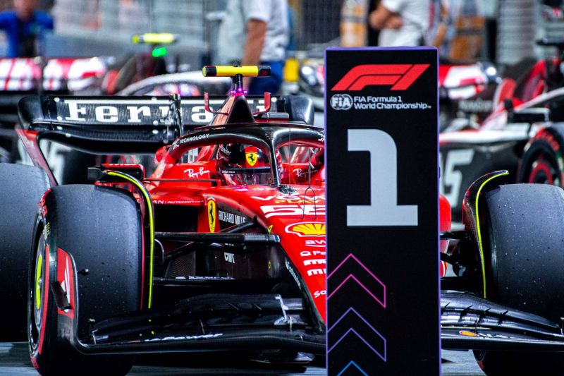 sainz-pole-singapore