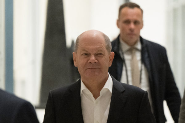 Olaf Scholz: A német kormány megvédi külföldi származású állampolgárait