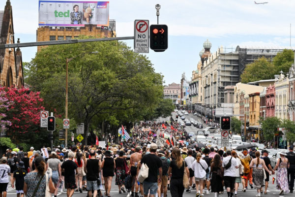 Több ezren tüntettek Ausztrália nemzeti ünnepén az őslakosok jogainak védelmében