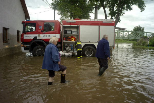Továbbra is fennakadásokat okoz a folyók magas vízszintje Csehországban