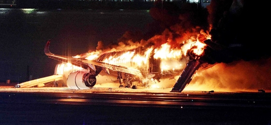 Világ: A Japan Airlines azt állítja, megkapták az engedélyt a leszállásra a baleset előtt