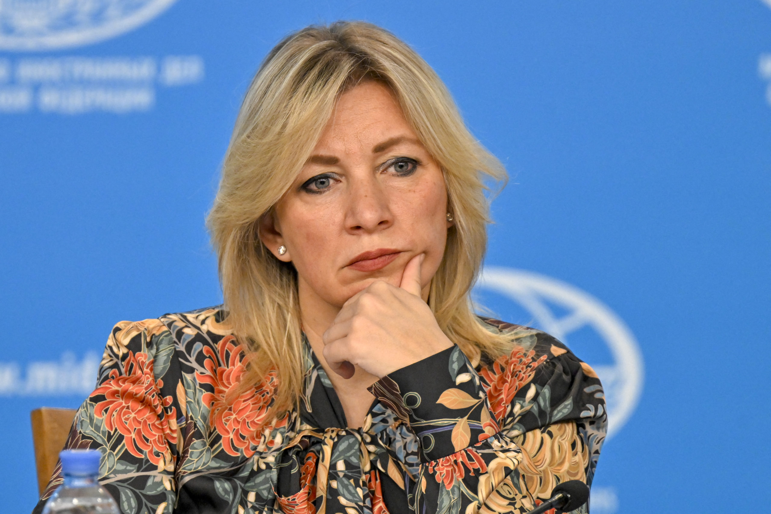 Zaharova: Zelenszkij magára szeretné felhívni a figyelmet