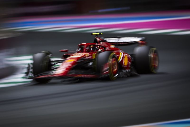 f1-sainz-ferrari-dzsidda-day1-2